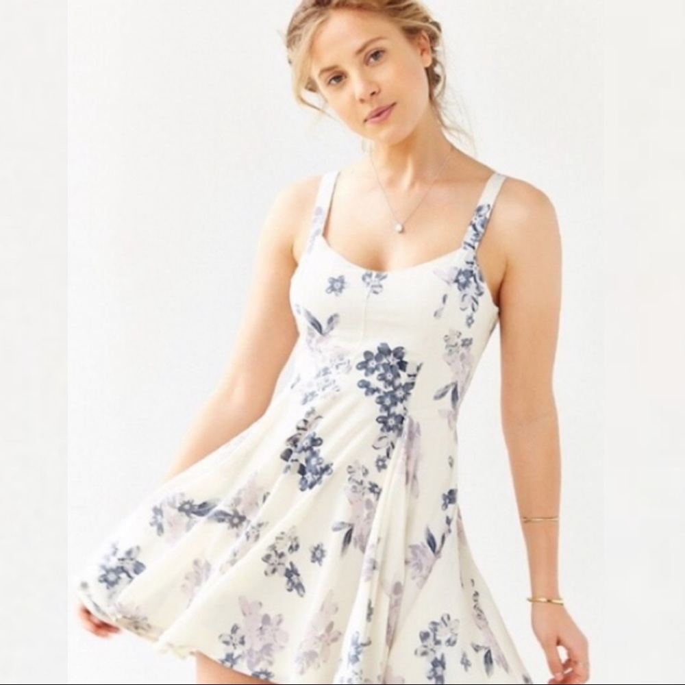 Urban Outfitters Floral Dress - Picture 2 of 8
